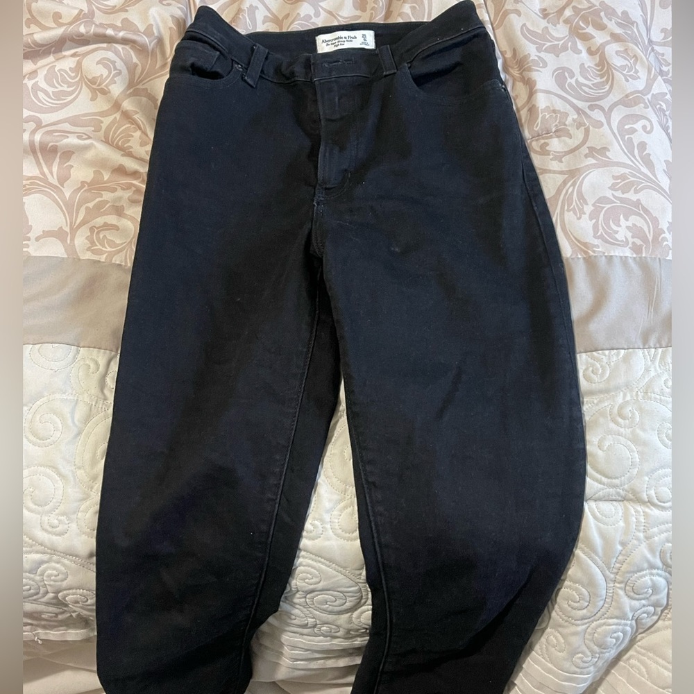 Abercrombie Curve Love High Rise Skinny Jeans in Black